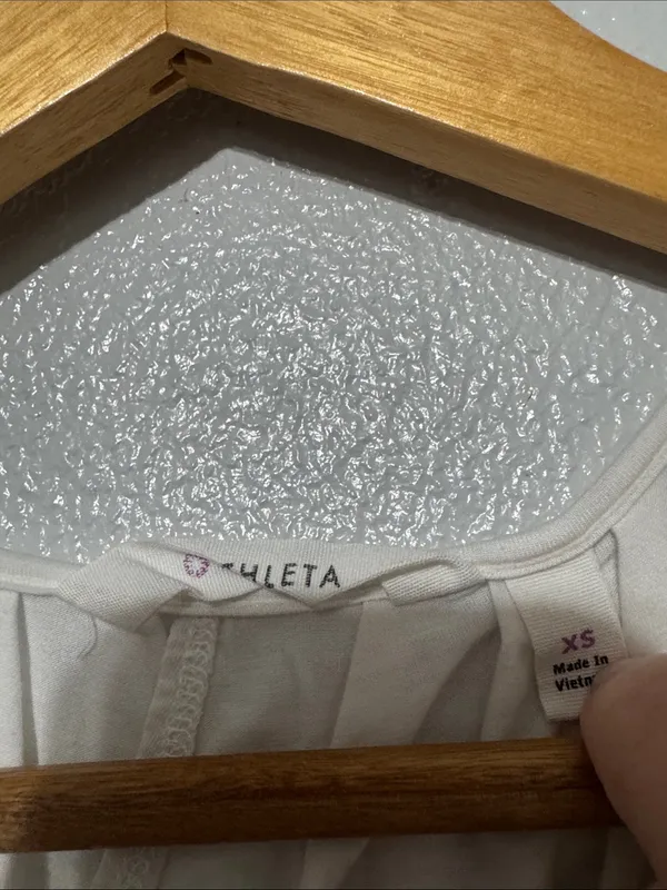 Athleta White Essence Cross Back Open Split Tulip Hem Yoga Tank XS - Image 3