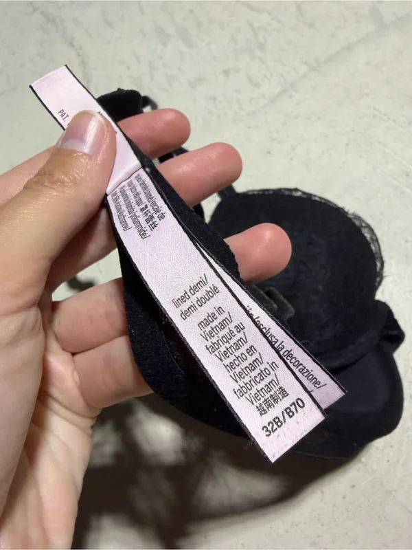 Victoria’s secret Black Lace lined Demi bra 32B - Image 9