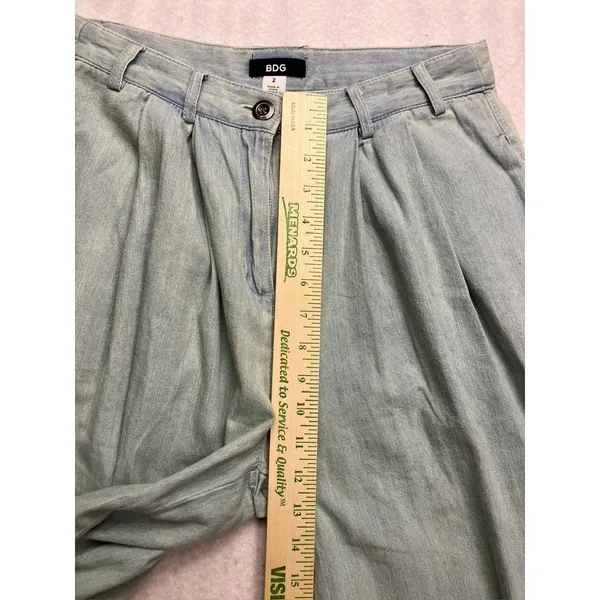 BDG Pleated Balloon Pants Womens 2 Light Wash Denim High Rise Tapered‎ Jeans - Image 4