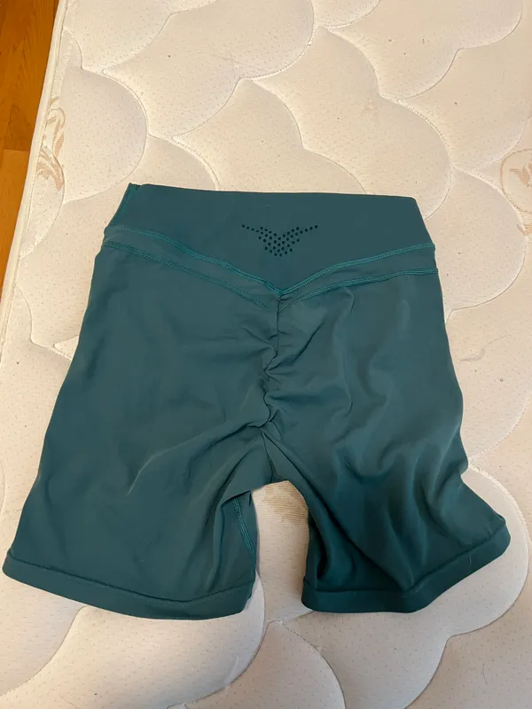Amazon green scrunched gym shorts - Image 6