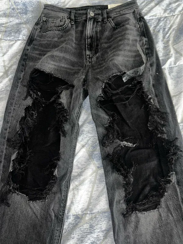 American Eagle Jeans - Image 3