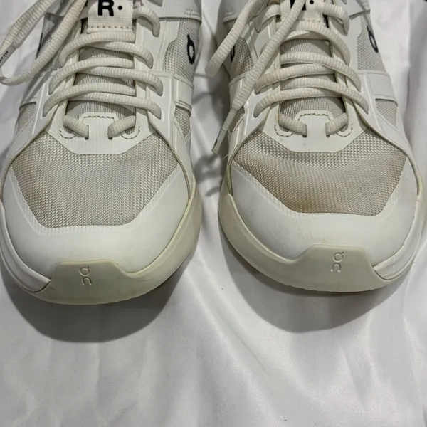 ON On Clouds The Roger Clubhouse Pro Sneakers, White Ice, Size 9 Womens - Image 3
