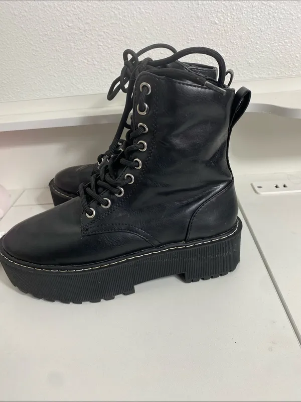 Divided Black Lace-Up Platform Boots Size 36 - Image 4