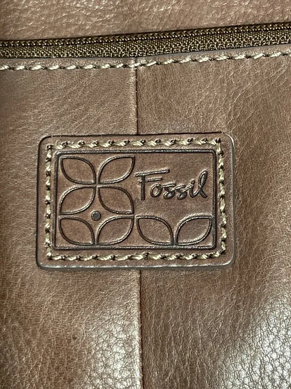 Fossil Brown Leather Crossbody Purse Bag Adj Strap Organizer Zip Closure - Image 2