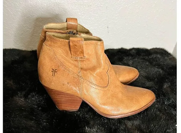 FRYE WM's Tan Reina's Camel Leather Booties Size 6.5 - Image 4