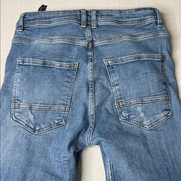 Zara Light Blue Distressed Ankle Jeans - Image 4