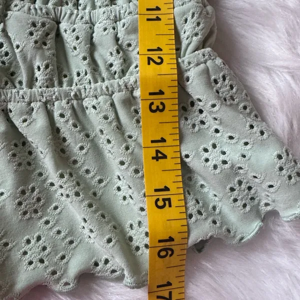 NWT URBAN Romantics Size S Light Green Eyelet Ruffle Top - Image 7