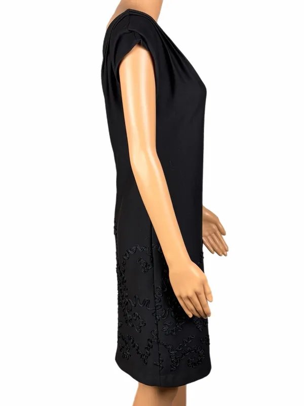 TIANA B. Black Floral Ribbon Appliqué V Neck Shift Dress Medium - Image 5