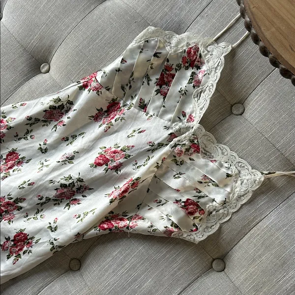 Non Signe Vintage Floral Satin Slip Dress with Lace Pleated Trim Size Medium - Image 3