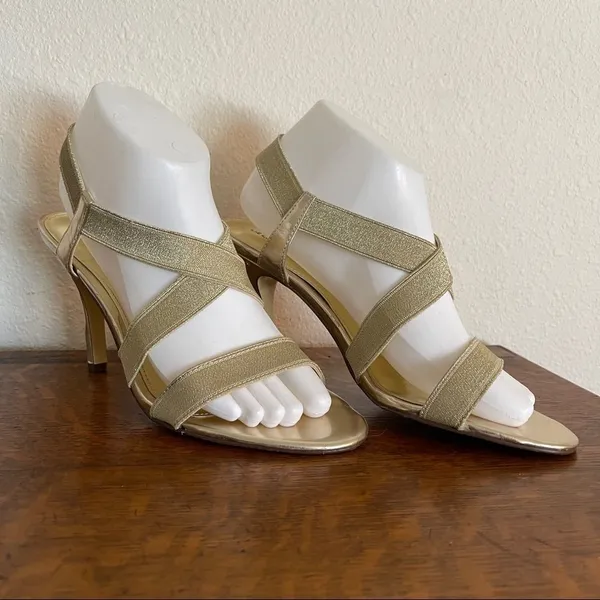 Liz Claiborne Gold‎ Heels - Image 3