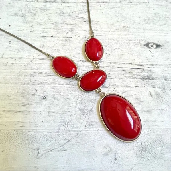 Red silver tone pendant necklace - Image 2