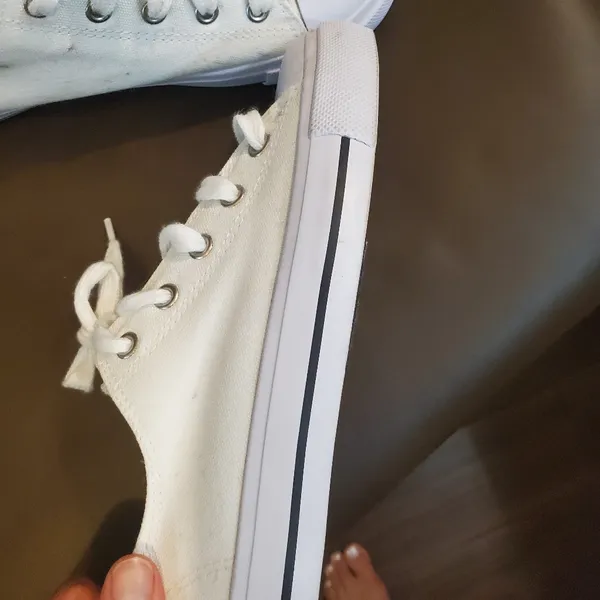 White sneakers size 7 new never worn - Image 3