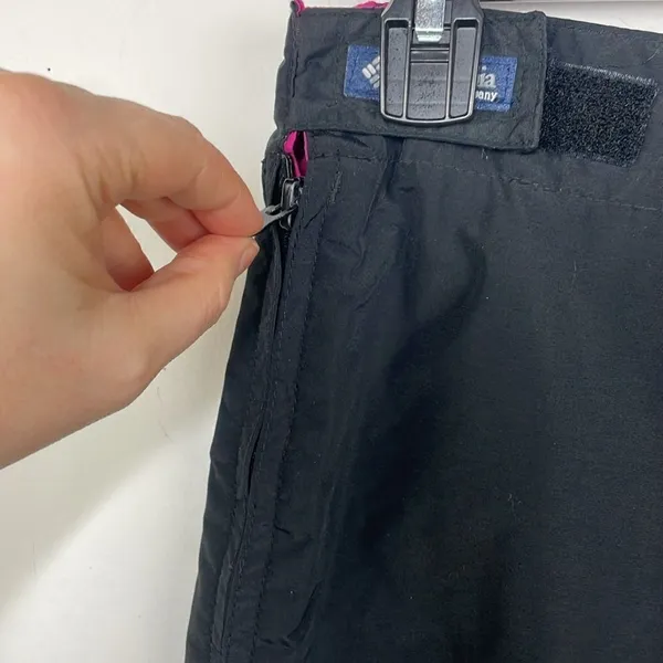 Columbia Snowboarding Pants Women’s size Small Black and Pink - Image 4