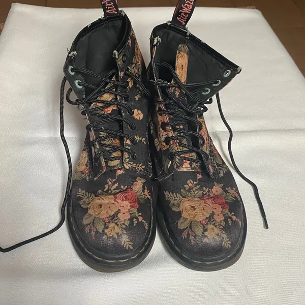 Dr.Martens 11821 Retired Vintage Victorian Rose Floral Combat Boots Retired W7 - Image 8