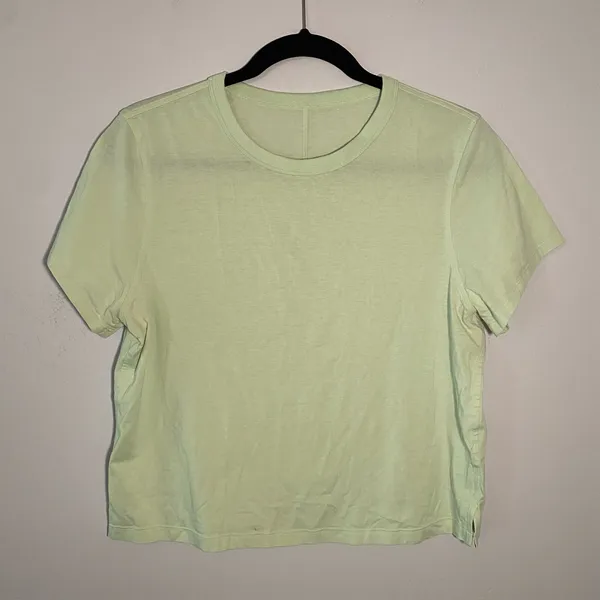 Lululemon Large Mint Green Cropped Short Sleeve Shirt Athleisure Women's size 10 - Image 2
