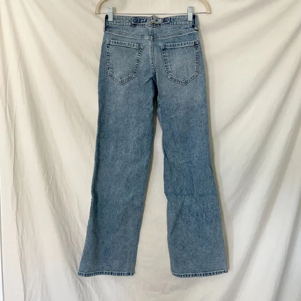 NWT Hollister Andi Adjustable Waist Low-Rise Light Wash Back Buckle Baggy Jeans - Image 4