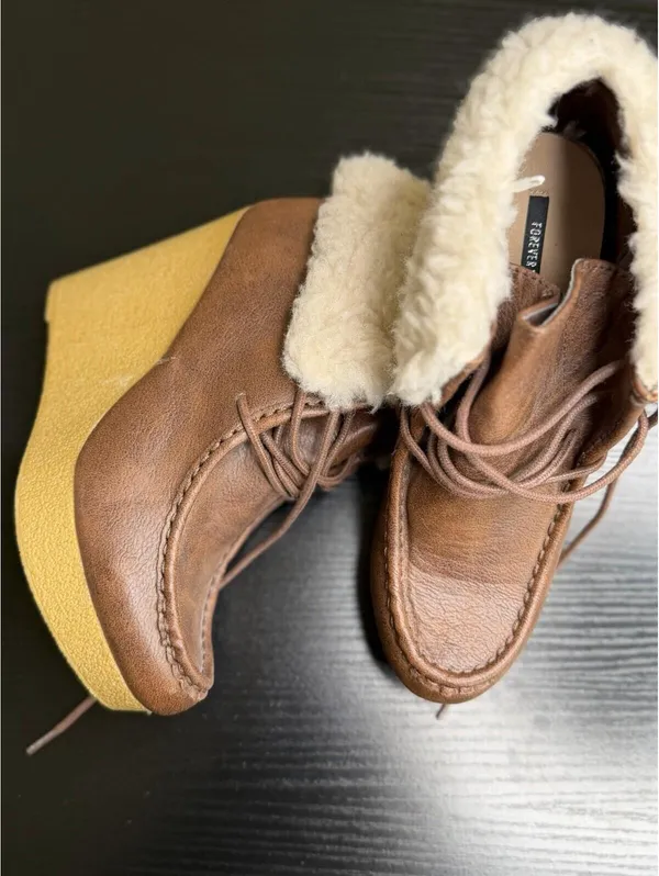 Size Us 8 Forever 21 Brown Faux Leather Fur Line Ankle Boots Women’s Lace Up . - Image 3