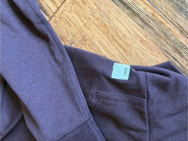 Vuori Halo Performance Hoodie 2.0 Dark Purple Heather Size Large Fig Heather - Image 3