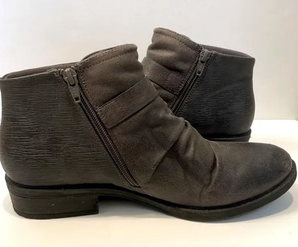 Baretraps- Black Ankle Bootie Style Yulia with Silver Buckle Detail- Size 8.5 - Image 5