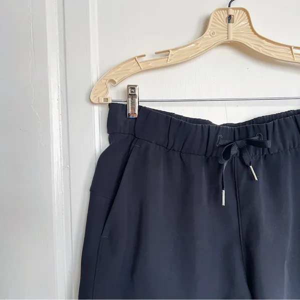 Lululemon • On The Fly Short *Woven *2.5" black drawstring pull-on travel - Image 4