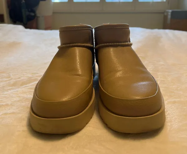 UGG Boots Mini - Image 4