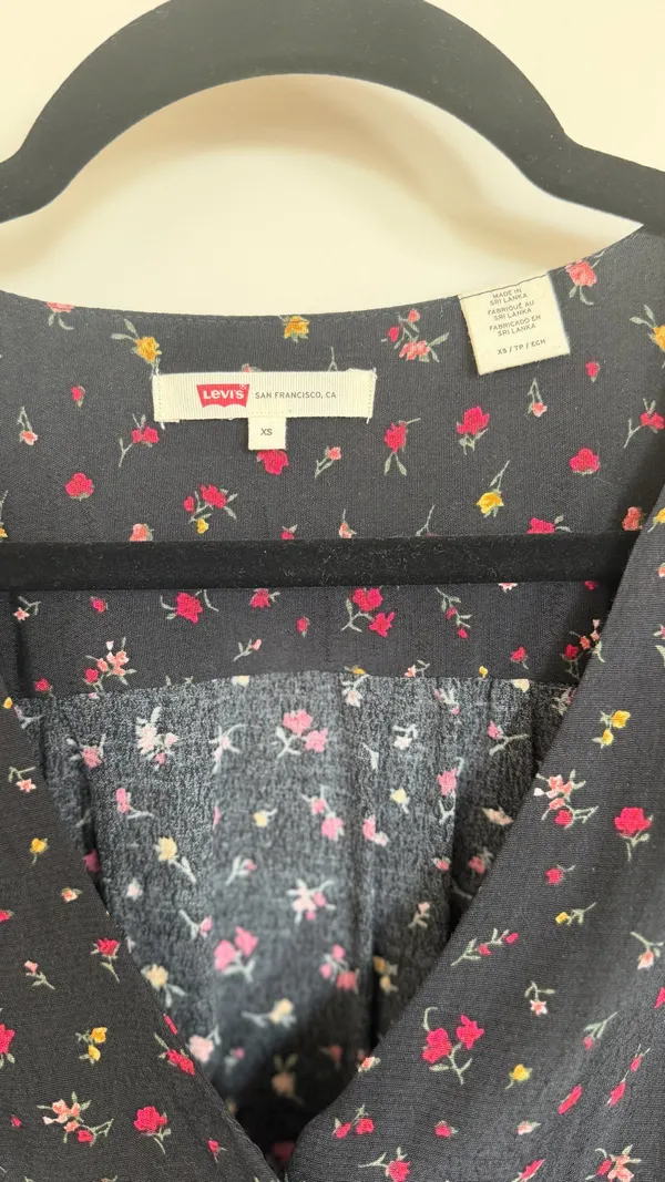 XS Levi’s Midi Dress with buttons  - Image 2