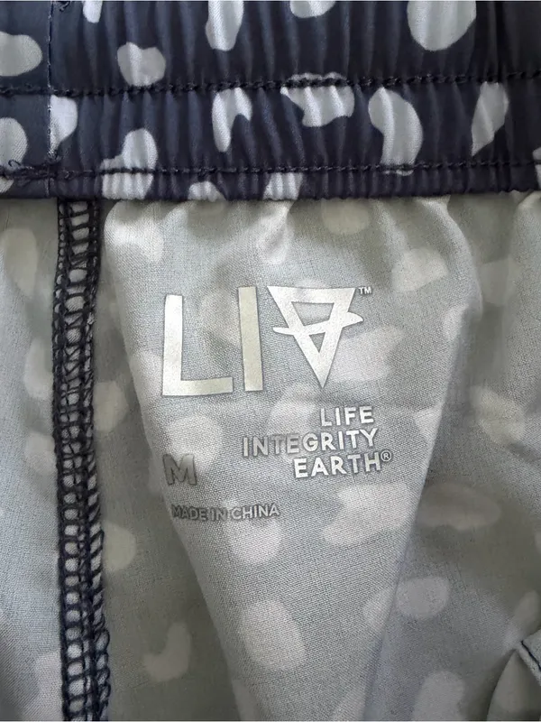 Liv polkadot athletic shorts size women’s medium - Image 4