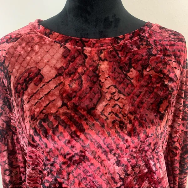 Project RUNWAY Women’s XS Burgundy Crushed‎ Velvet Whimsigoth Long Sleeve Top - Image 2