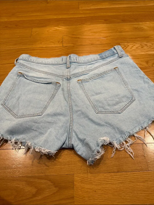 Abercrombie & Fitch the 90s relaxed high rise cutoff jeans shorts size 32 . - Image 7