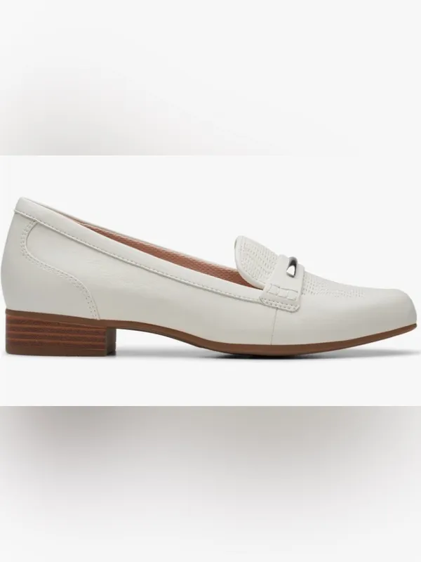 Clarks Off White Leather Loafer with Silver Trim Size 8 - Image 3