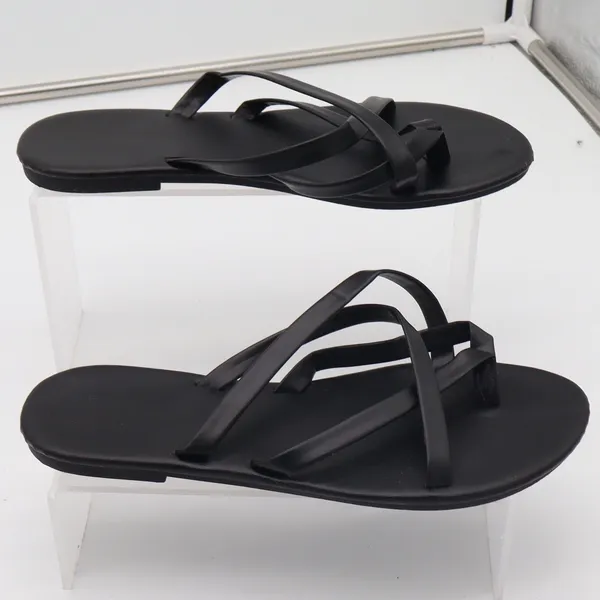 Caslon Sandals Womens 40 Strappy Toe Loop Black Flat Minimalist Excellent - Image 2