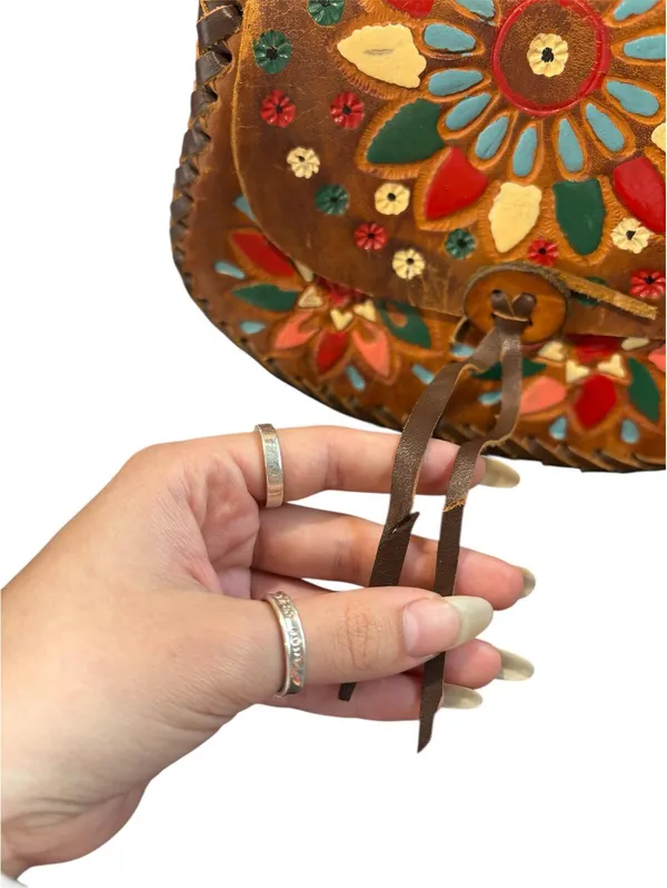 Vintage 70s Hand Tooled Brown Leather Floral Crossbody Boho Mexican Saddle Bag - Image 9