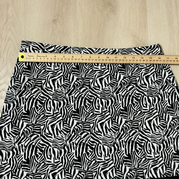 Michael Kors Zebra Print 2 Piece Skirt Set Womens L‎ Black White Side Tie Co-ord - Image 5