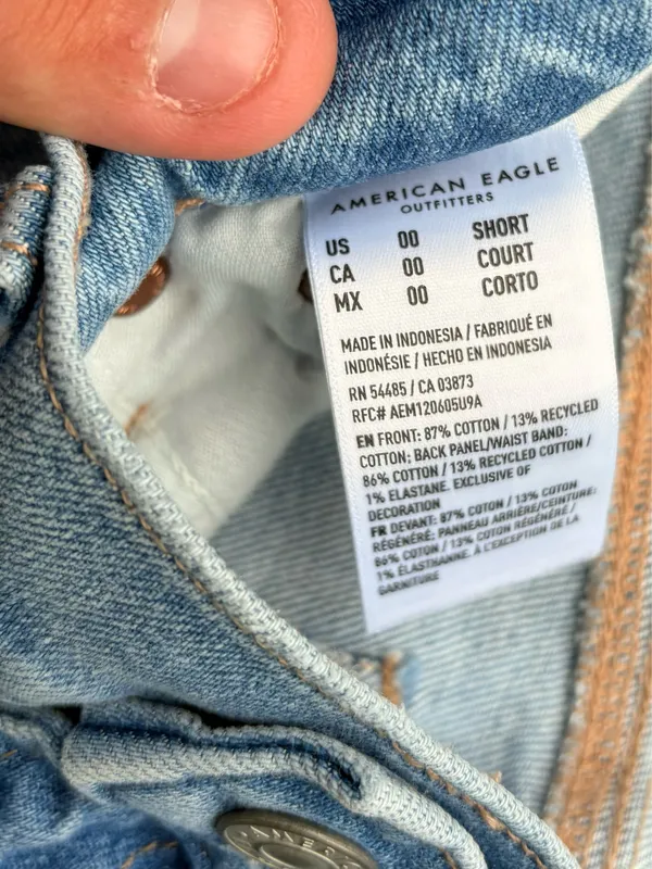 bran new never worn American Eagle Outfitters blue denim jeans - Image 3