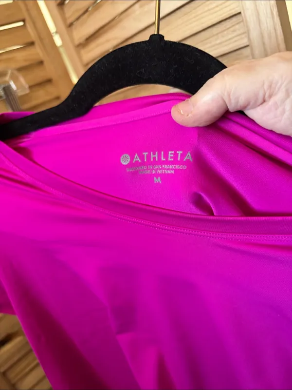 Athleta Bright Fuchsia Short Sleeve Tee With Mesh Insert Medium NWT - Image 3