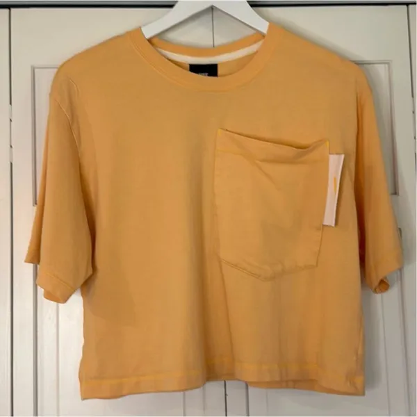 Nike orange cropped pocket front t shirt size M - Image 3