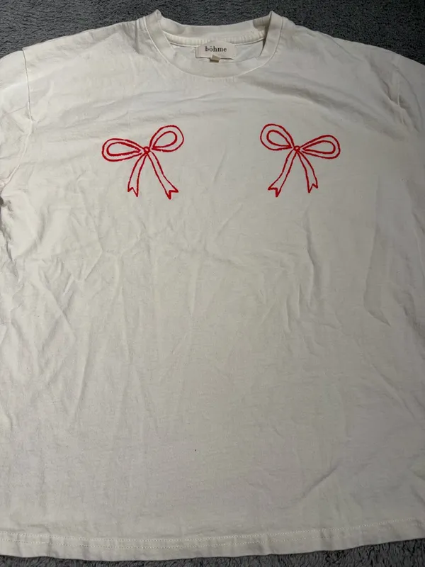 Bohme White Tee with red bows graphic XS - Image 4