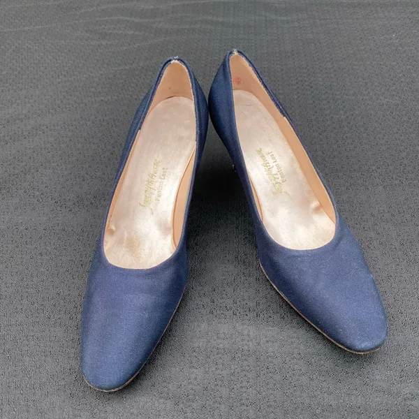 💙 Vintage 1950s or 60s Saks Fifth Avenue Fenton Last Size 7 Navy Blue Kitten Heels Pumps 💙 - Image 16