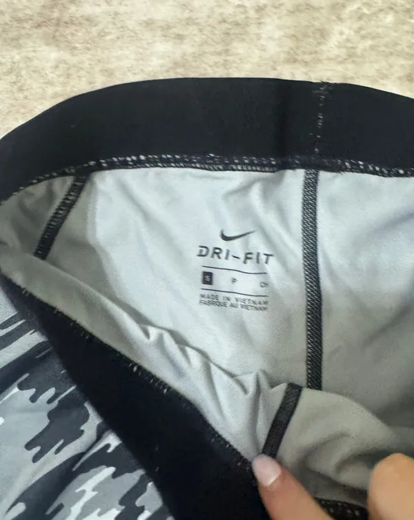 Nike pro shorts size small - Image 2