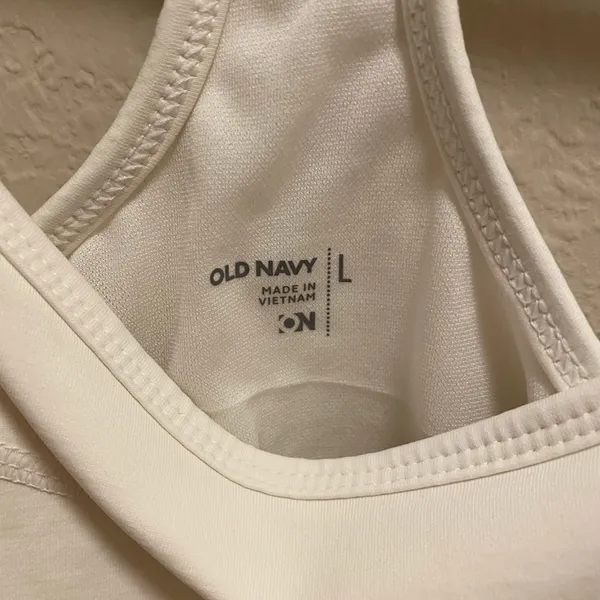 White Old Navy workout shirt - Image 6