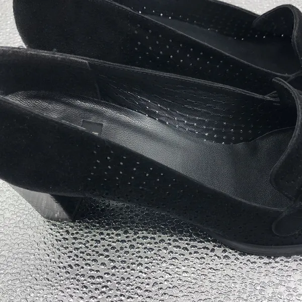 Stuart Weitzman black suede pinhole loafer heels - Image 4