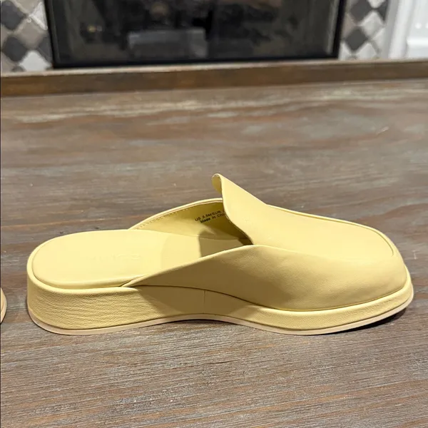 Vince Raquel Leather Mules Cashew Pale Yellow Slip-On Flats Size 5.5 NIB $295‎ - Image 5