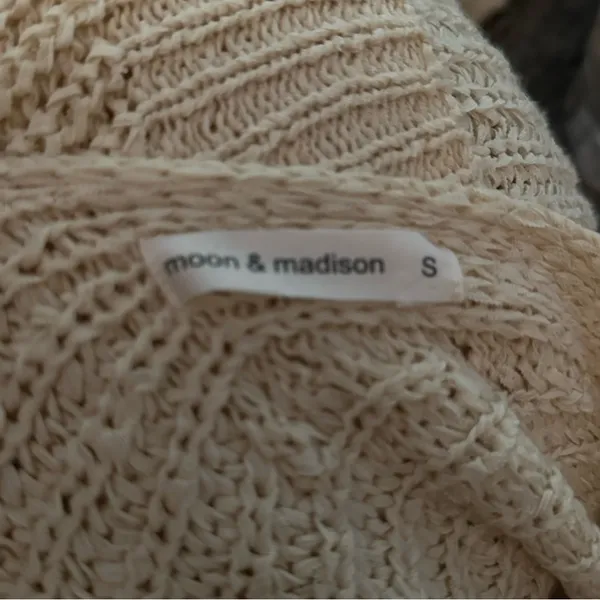 Moon & Madison V neck buttoned cardigan sweater - Image 5