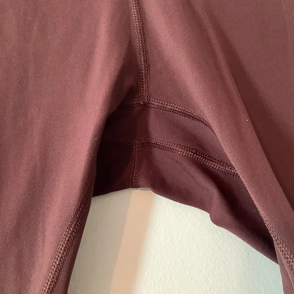 Lululemon Plum Purple Wunder Under High Rise Tights Cropped Ankle Women's size 4 - Image 5