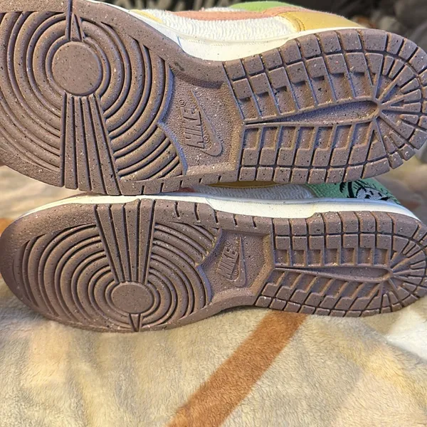 Nike shoes - Image 4