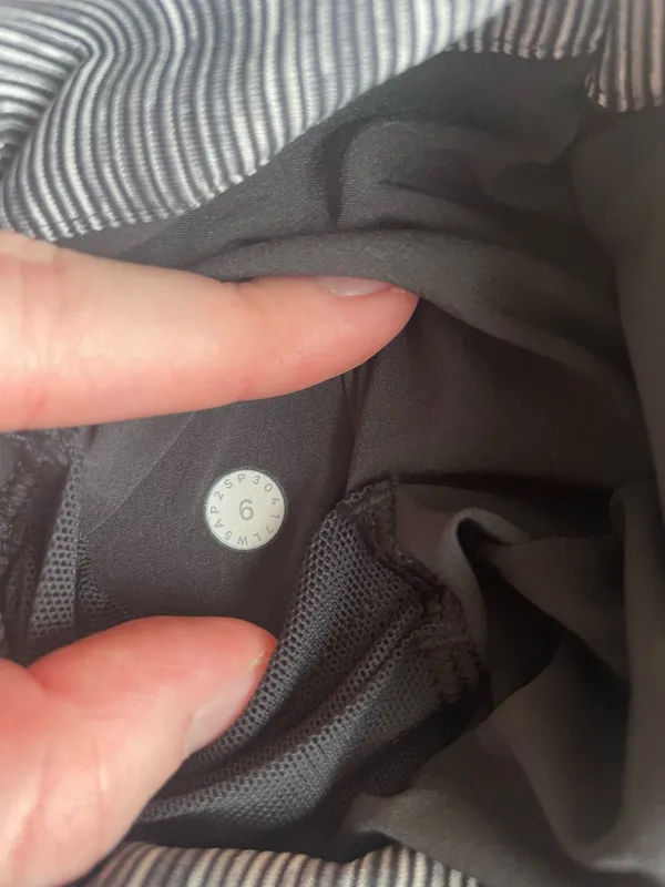 Lululemon On The Fly Pants 28" - Image 3
