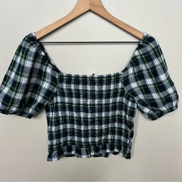 American Eagle NWT Trendy Plaid Puff Sleeve Top Green Navy White Smocked Crop - Image 5