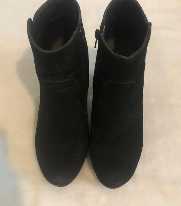 Lulu’s Aubrey Black Suede Ankle Booties - Image 7