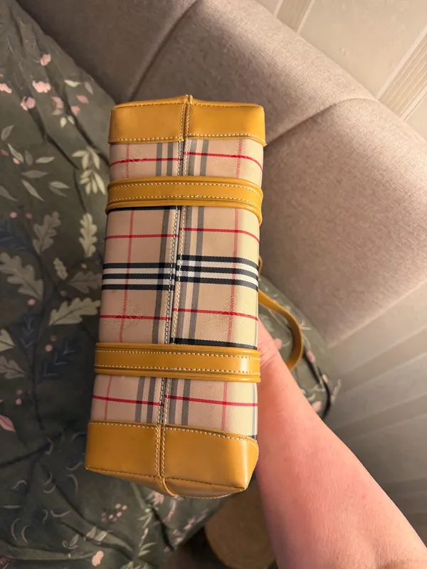 Burberry Yellow Trim Classic Check Shoulder Bag - Image 5