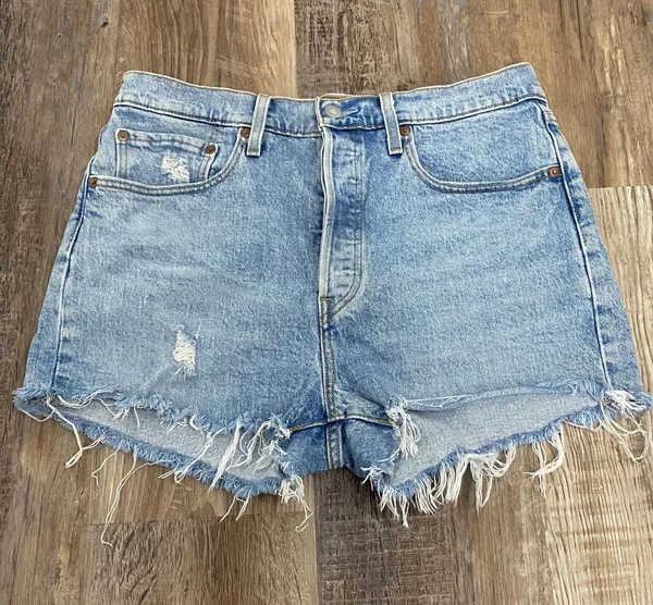 Levi's 501 High-Waisted Shorts - Image 2